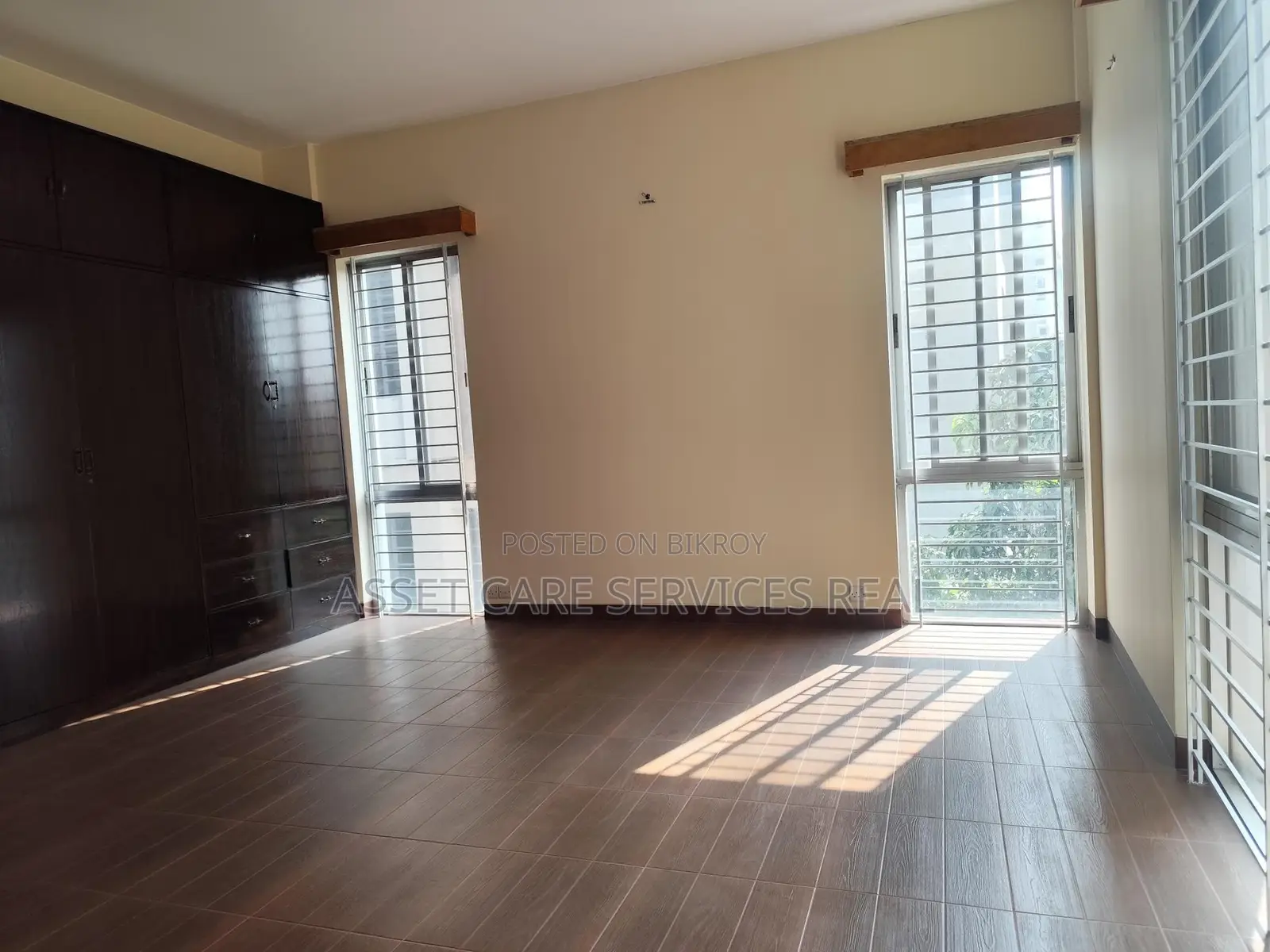 Gulshan 4-Bedroom Un-Furnished Exclusive Big Apartment for Rent