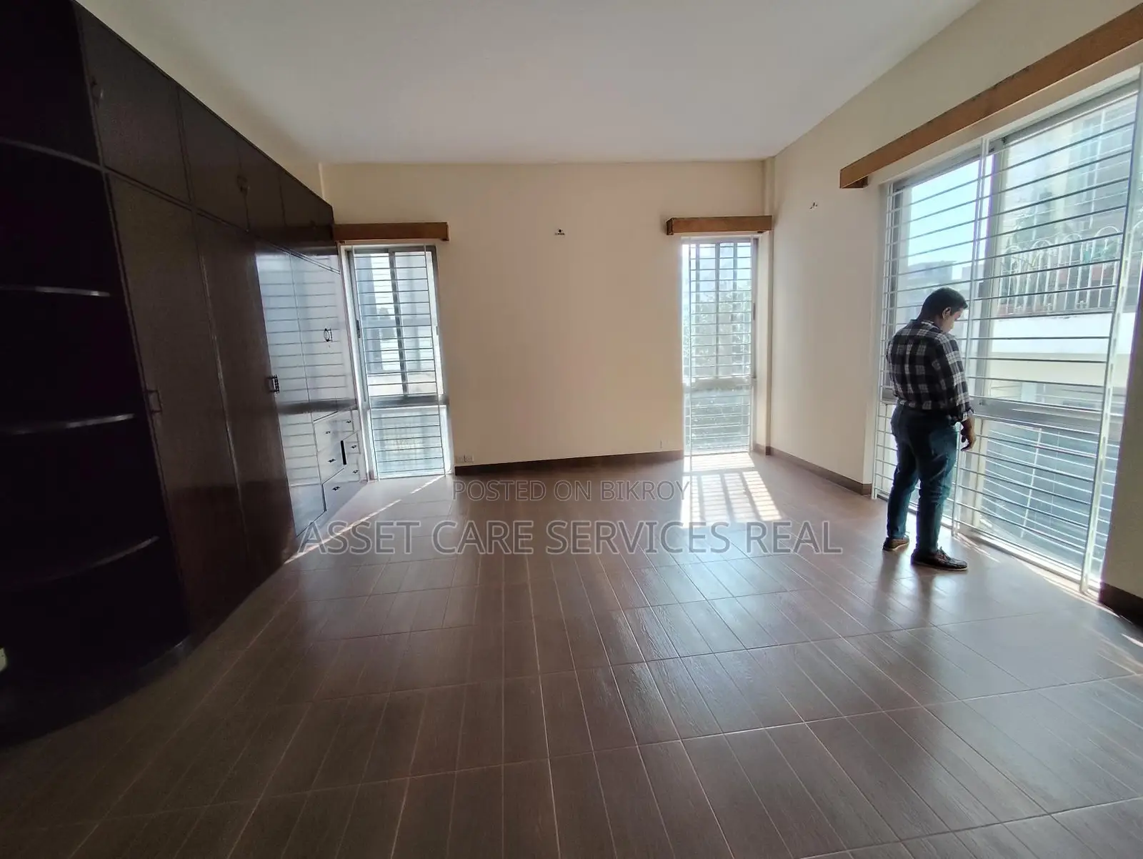 Gulshan 4-Bedroom Un-Furnished Exclusive Big Apartment for Rent