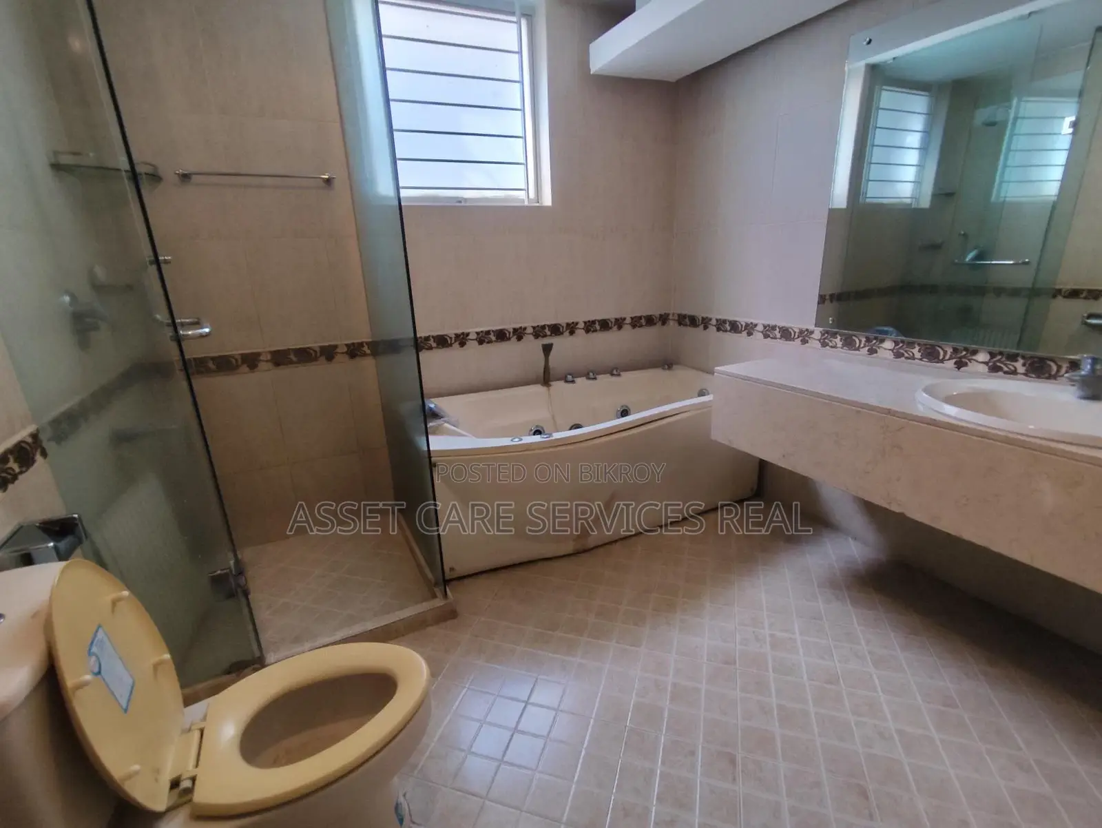 Gulshan 4-Bedroom Un-Furnished Exclusive Big Apartment for Rent