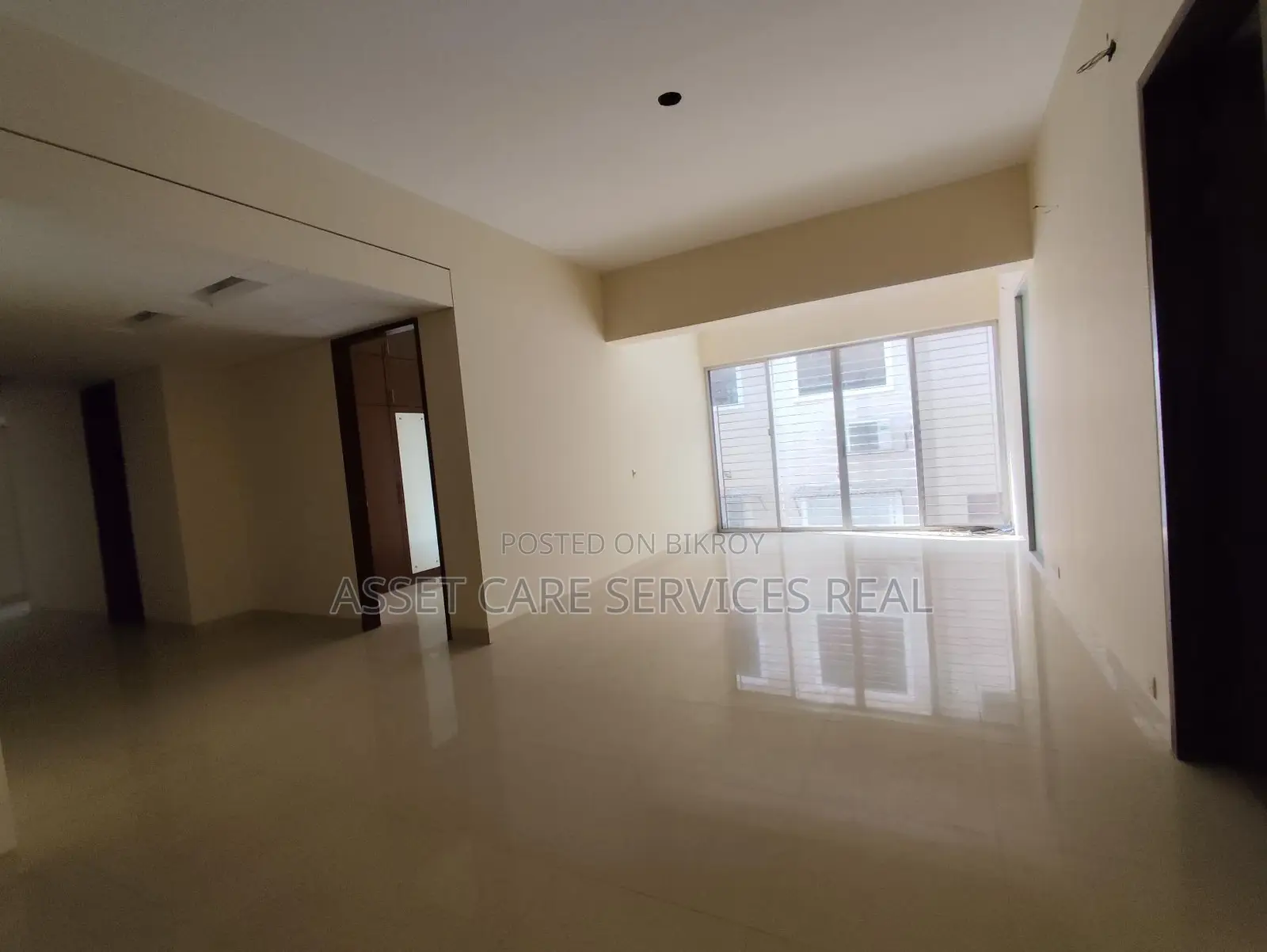 Gulshan 4-Bedroom Un-Furnished Exclusive Big Apartment for Rent