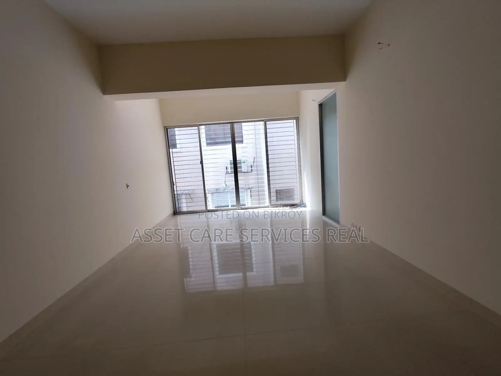 Gulshan 4-Bedroom Un-Furnished Exclusive Big Apartment for Rent