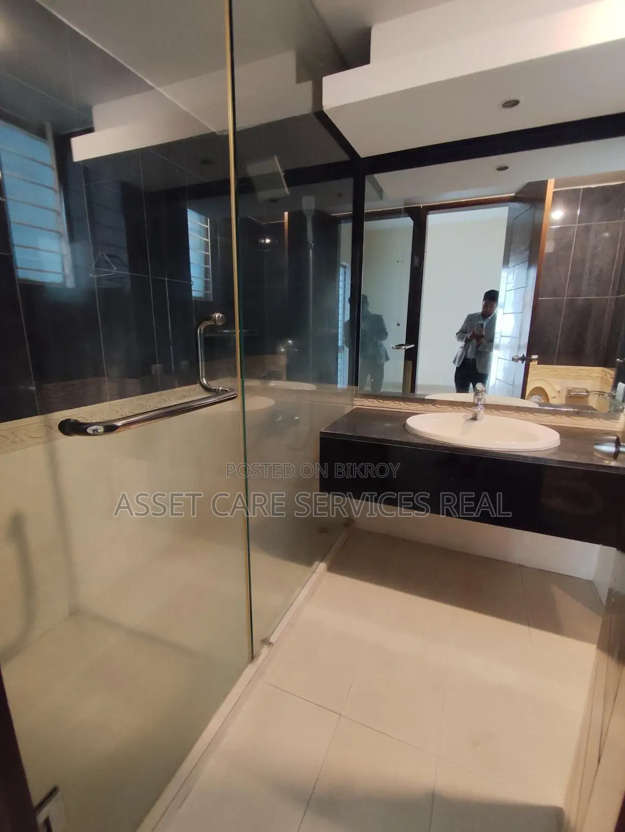 Gulshan 4-Bedroom Un-Furnished Exclusive Big Apartment for Rent