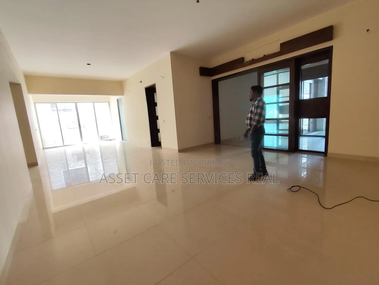 Gulshan 4-Bedroom Un-Furnished Exclusive Big Apartment for Rent