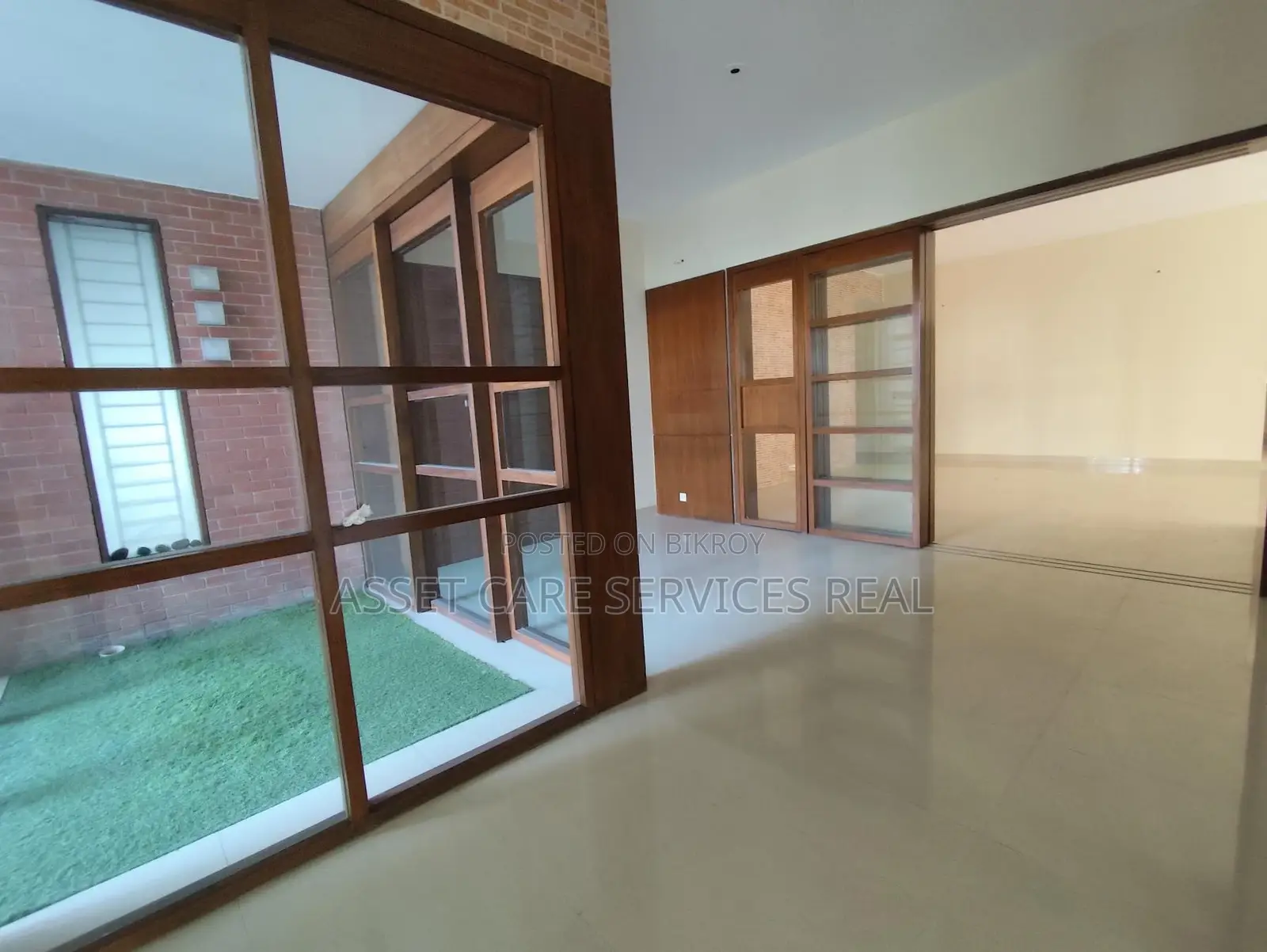 Gulshan 4-Bedroom Un-Furnished Exclusive Big Apartment for Rent