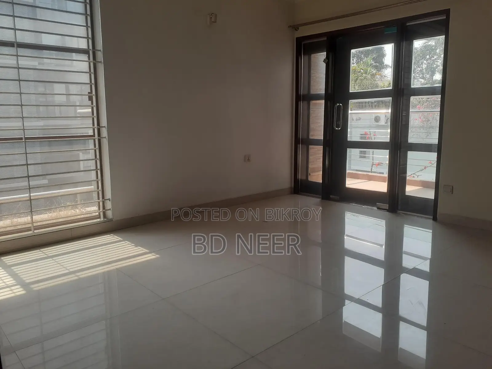Semi Furnished Nice 4 Bedroom Flat Rent in Gulshan-2 North