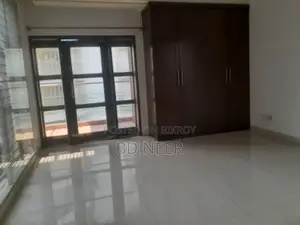 Semi Furnished Nice 4 Bedroom Flat Rent in Gulshan-2 North