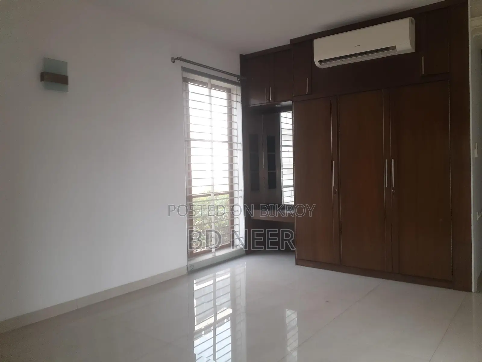 Semi Furnished Nice 4 Bedroom Flat Rent in Gulshan-2 North