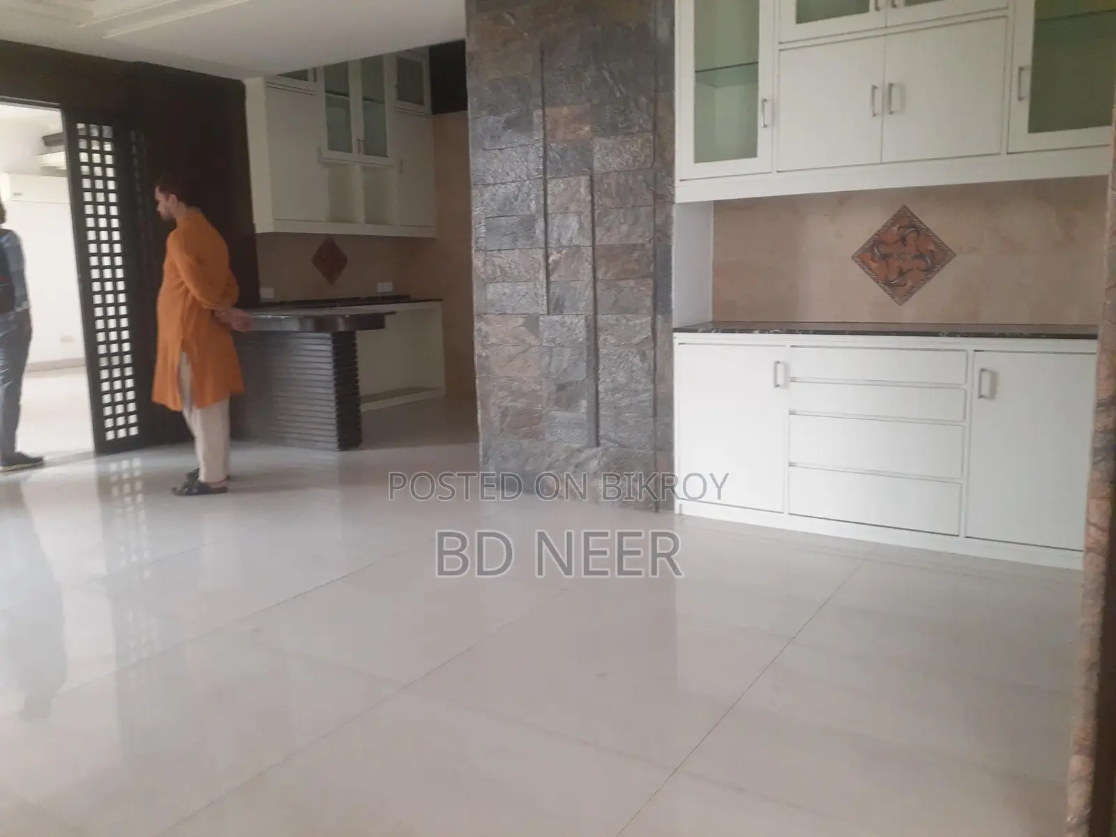 Semi Furnished Nice 4 Bedroom Flat Rent in Gulshan-2 North