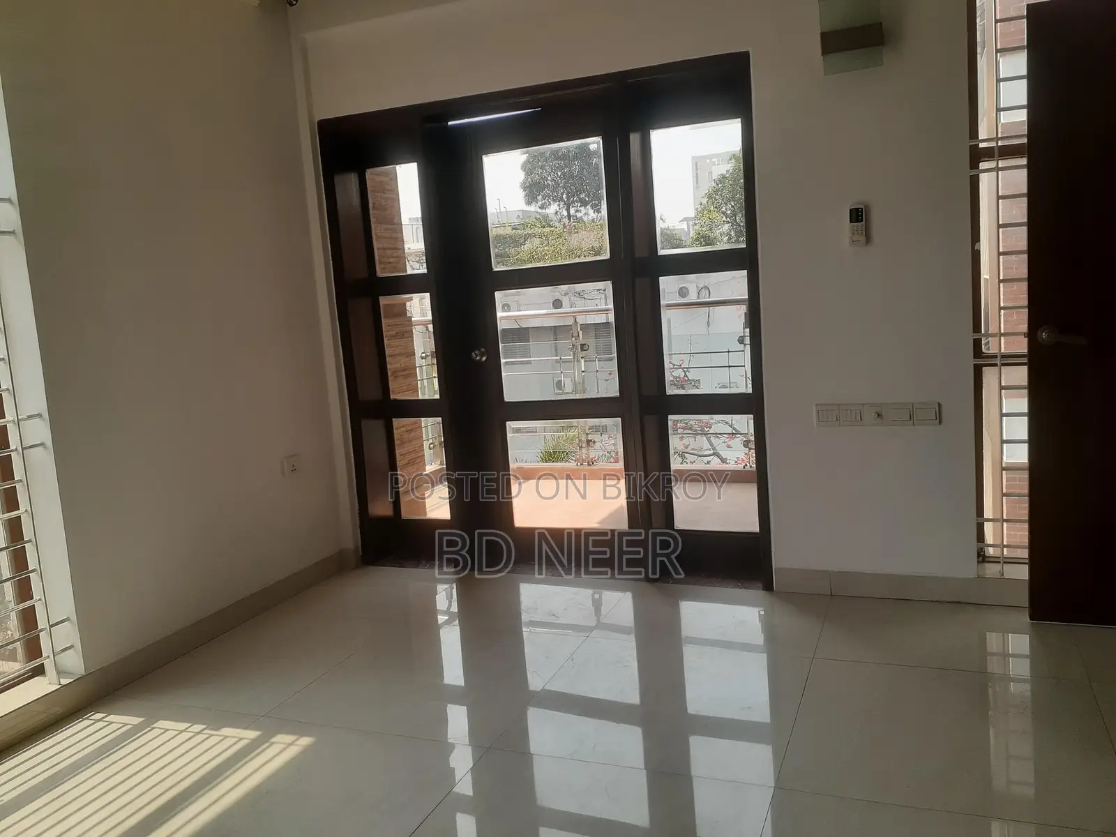 Semi Furnished Nice 4 Bedroom Flat Rent in Gulshan-2 North