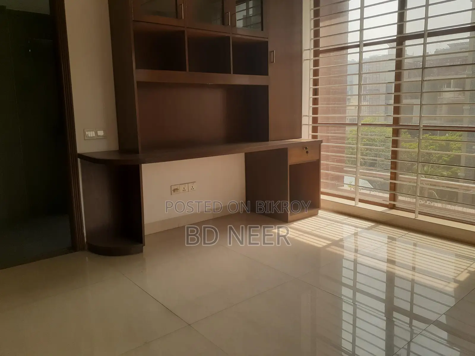 Semi Furnished Nice 4 Bedroom Flat Rent in Gulshan-2 North