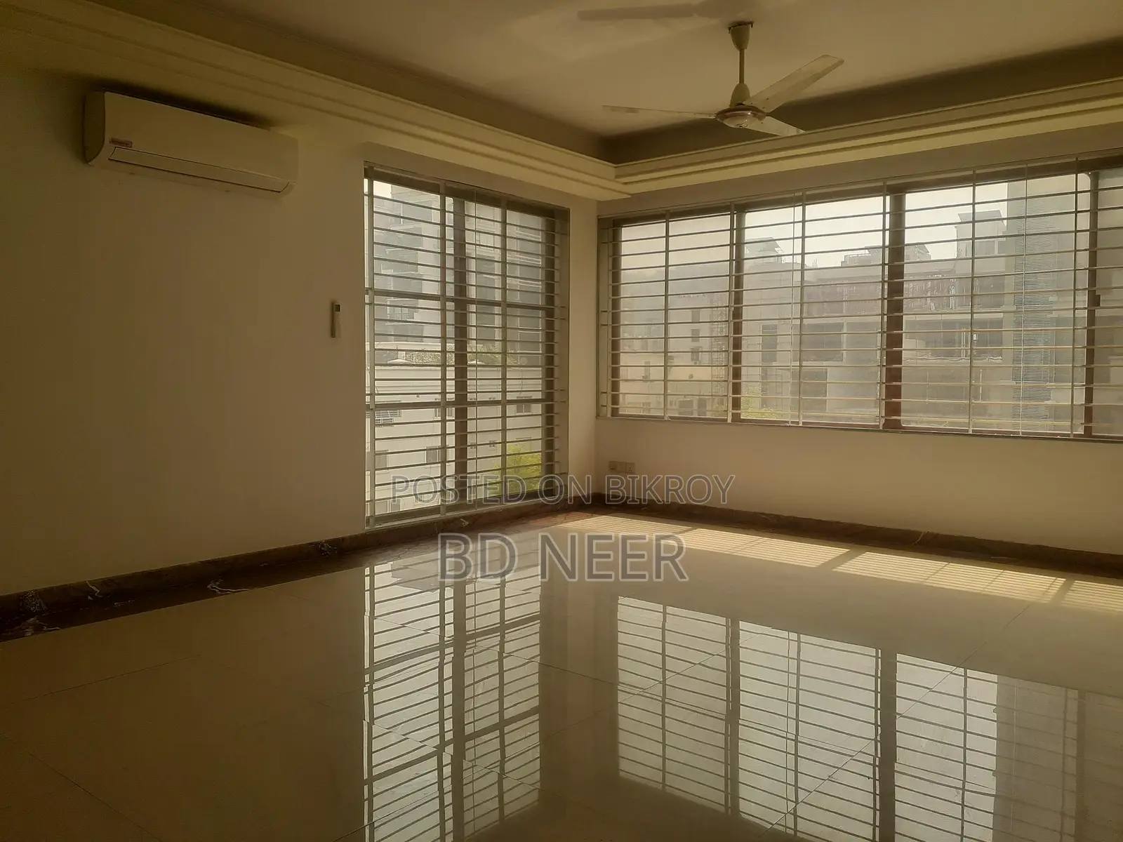 Semi Furnished Nice 4 Bedroom Flat Rent in Gulshan-2 North