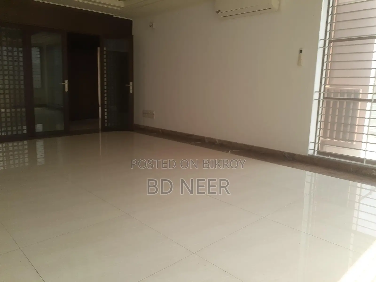 Semi Furnished Nice 4 Bedroom Flat Rent in Gulshan-2 North