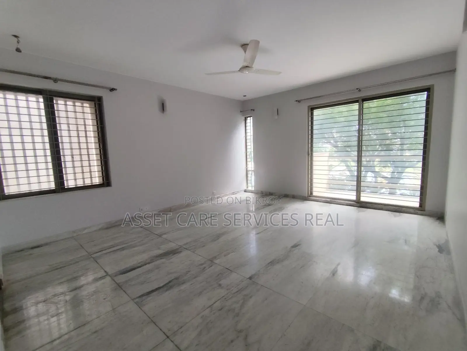 Lake View 3-Bed Un-Furnished Shanta Luxury Apartment Rent In Gulshan-1