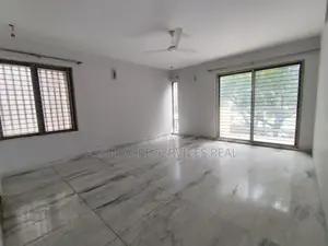 Lake View 3-Bed Un-Furnished Shanta Luxury Apartment Rent In Gulshan-1