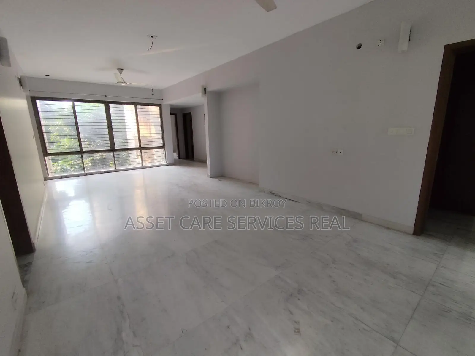 Lake View 3-Bed Un-Furnished Shanta Luxury Apartment Rent In Gulshan-1