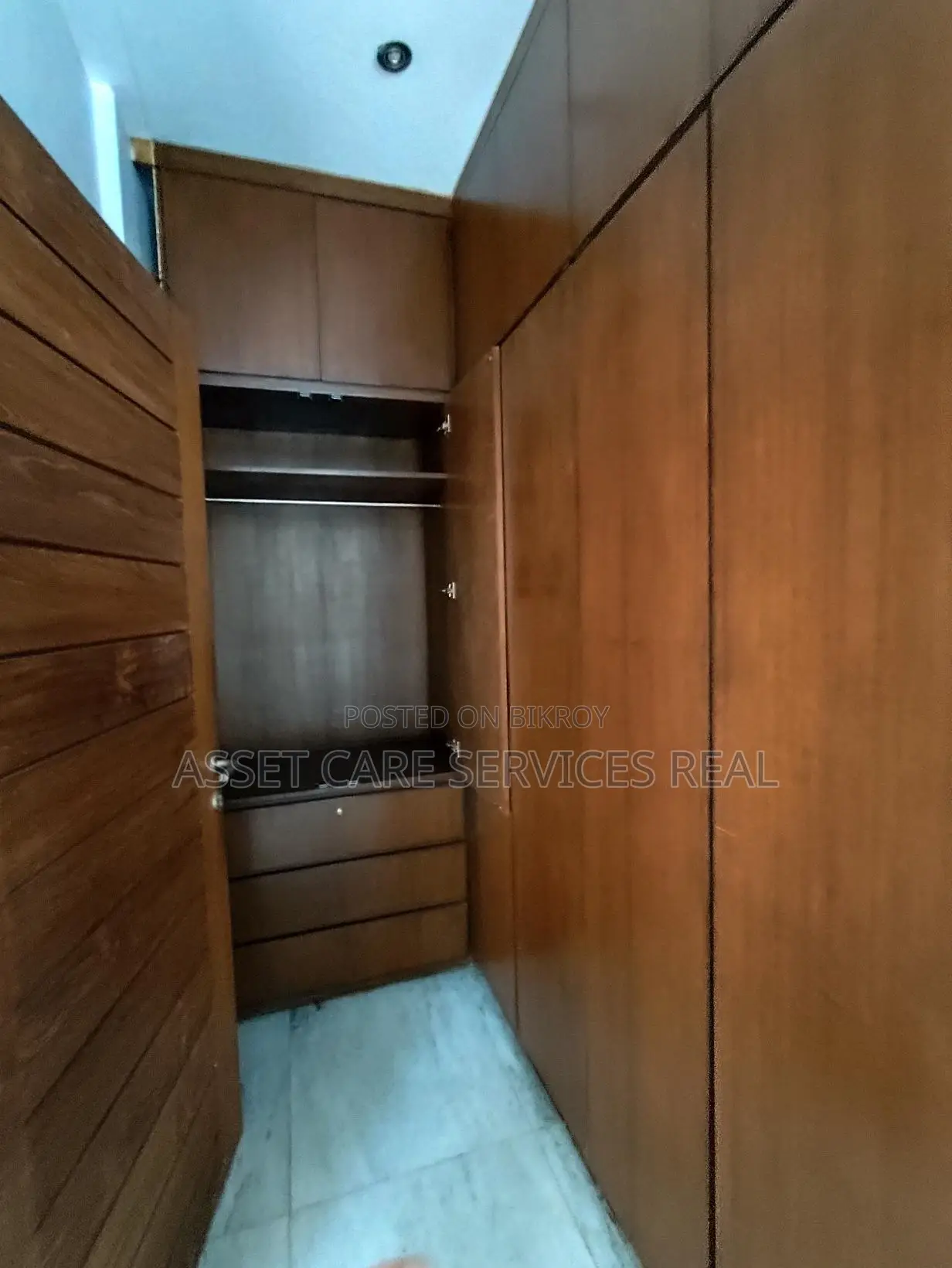 Lake View 3-Bed Un-Furnished Shanta Luxury Apartment Rent In Gulshan-1