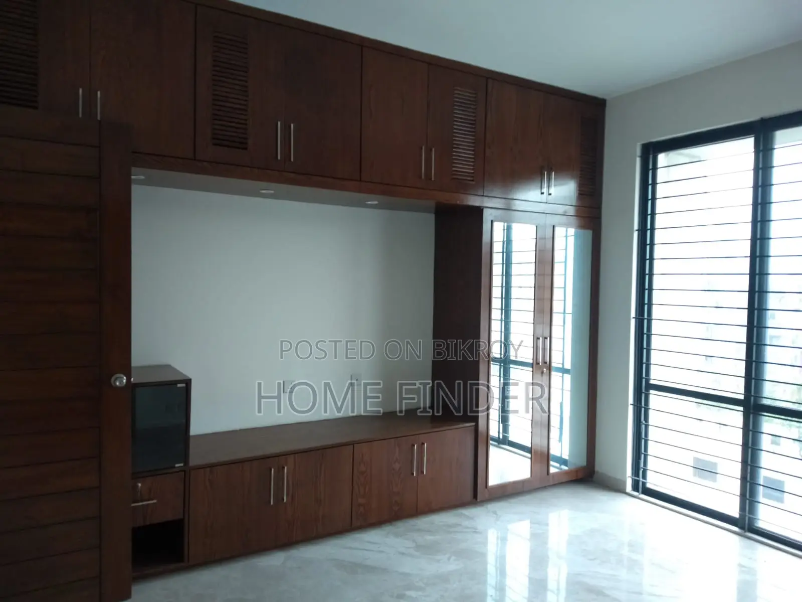 Semi-Furnished Flat with Swimming Pool and Gym Facilities for Rent in Gulshan 2