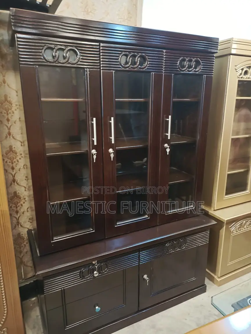 NEW SHOWCASE. M # 6955