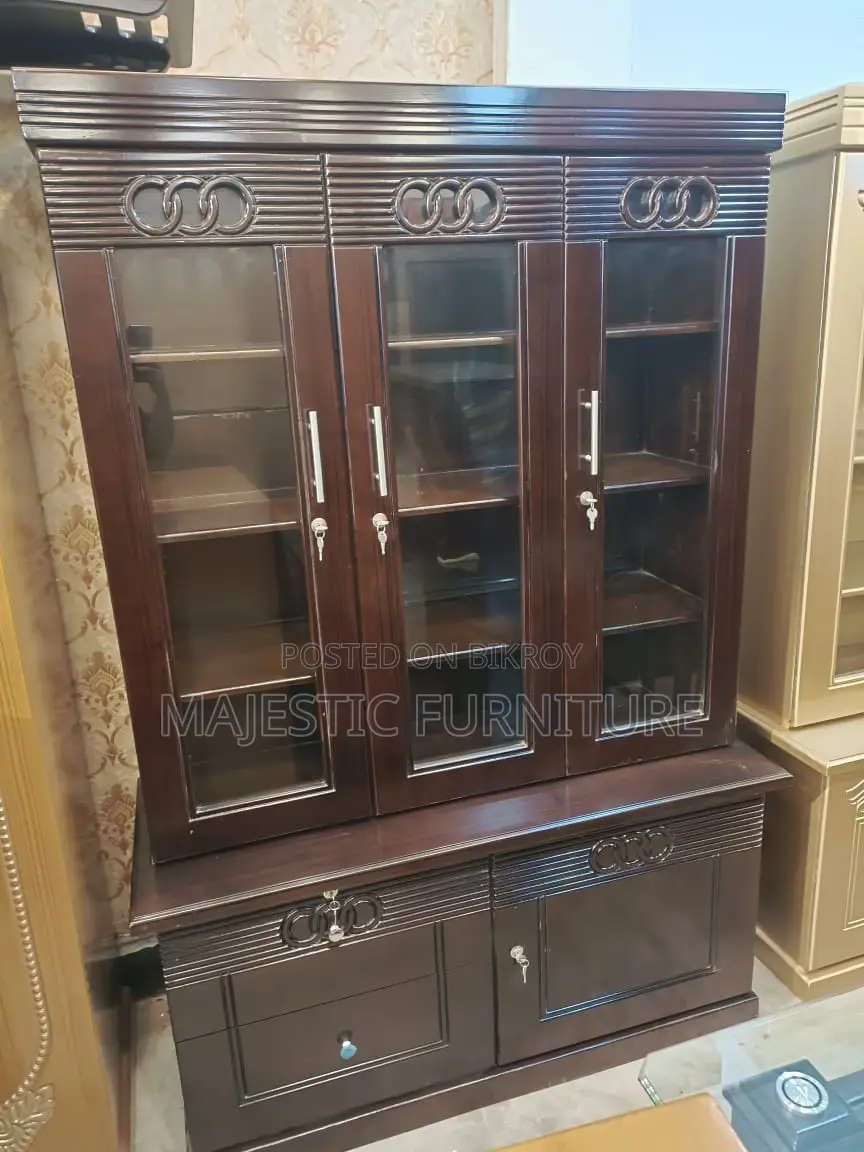 NEW SHOWCASE. M # 6955