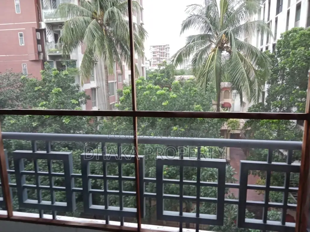 ২৭০০ বর্গফুট চমৎকার ৩ বেডরুমের ফুল ফার্নিশড অ্যাপার্টমেন্ট ভাড়া গুলশানে