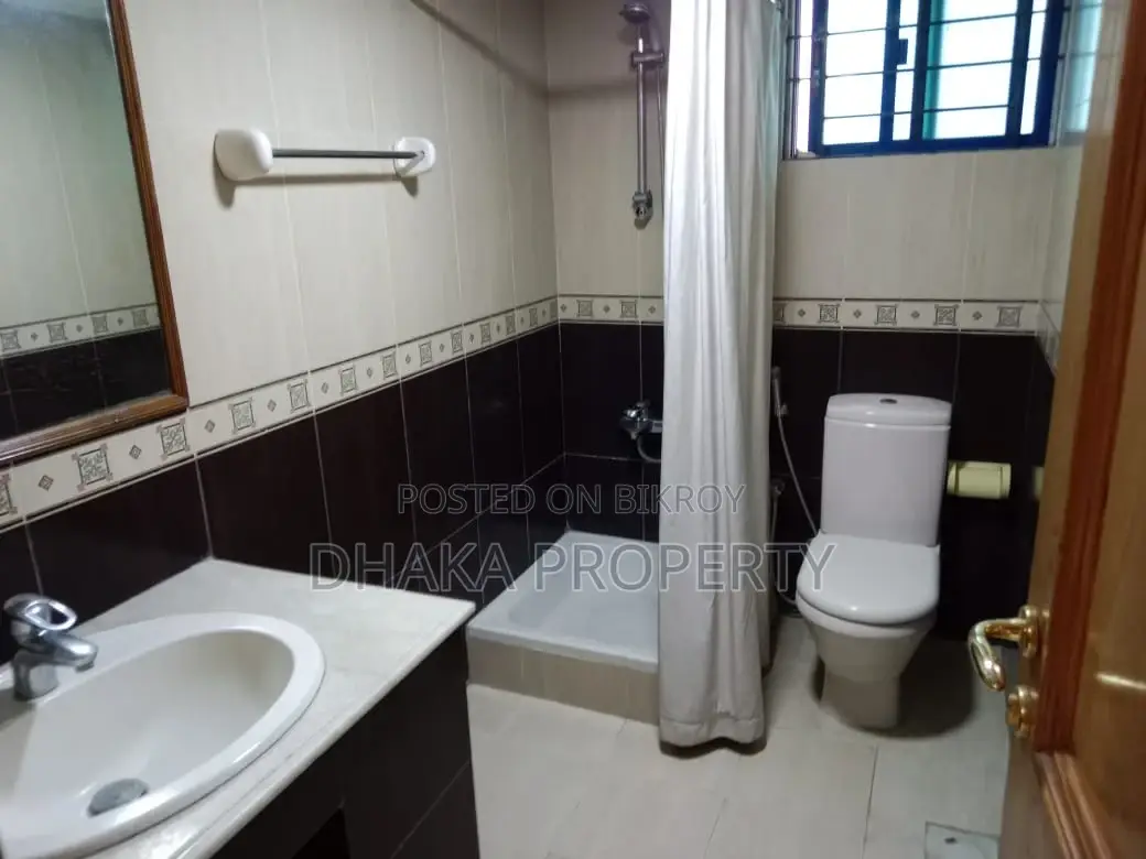 ২৭০০ বর্গফুট চমৎকার ৩ বেডরুমের ফুল ফার্নিশড অ্যাপার্টমেন্ট ভাড়া গুলশানে