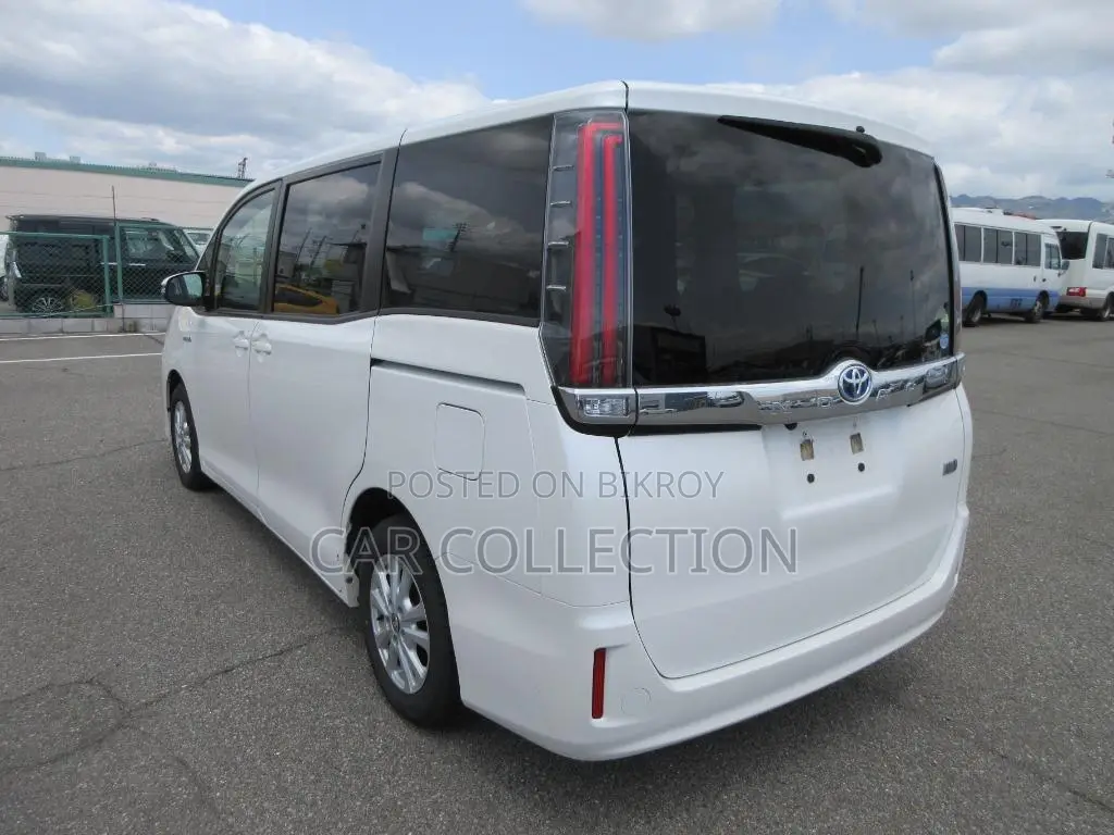 Toyota Noah HYBRID 2020