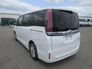 Toyota Noah HYBRID 2020