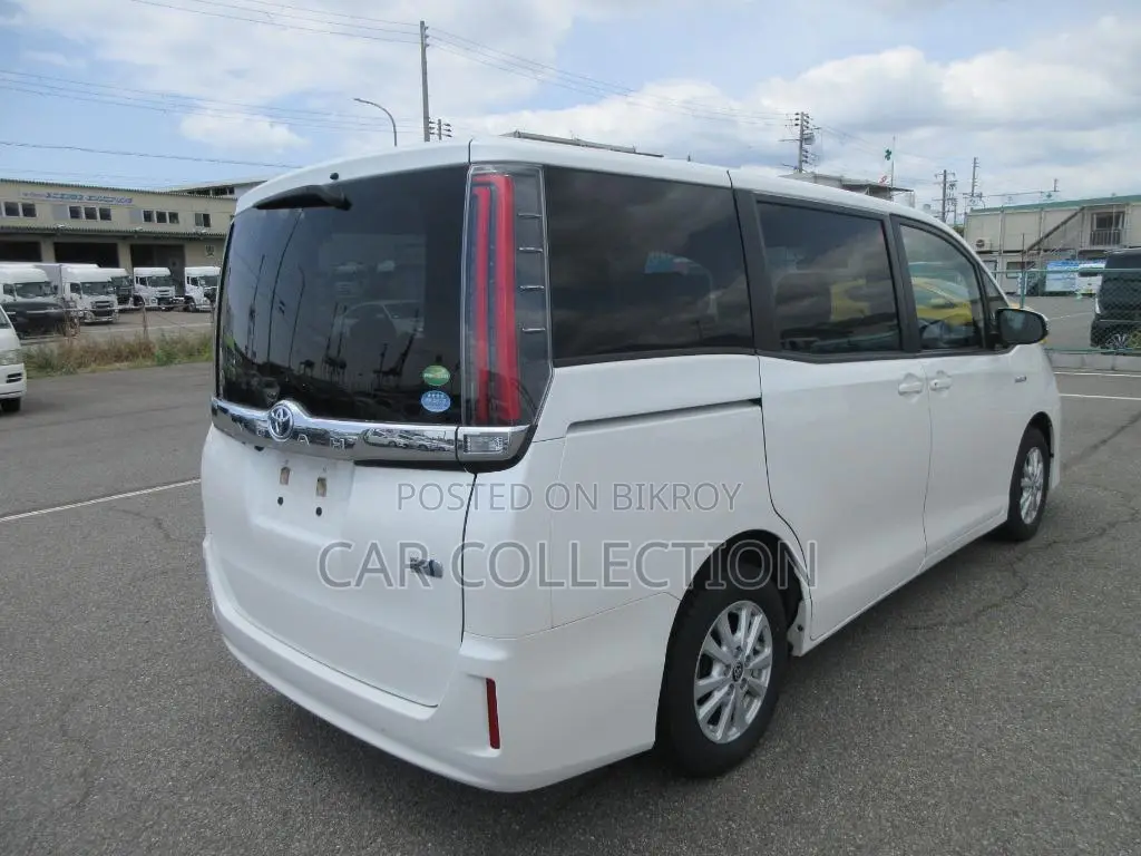 Toyota Noah HYBRID 2020
