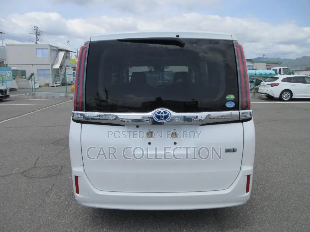 Toyota Noah HYBRID 2020