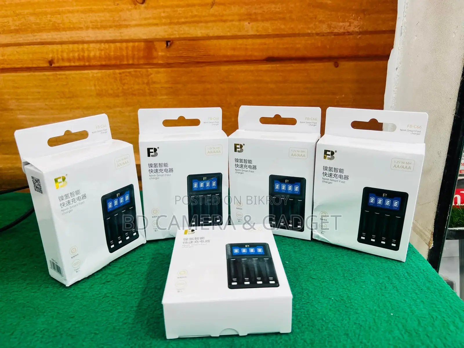 FB Brand LCD screen flash battery charger