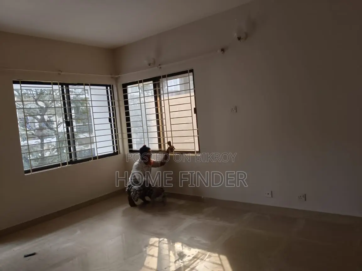 Good Quality 2400 Sqft Un-Furnished Apartment For Rent In Gulshan