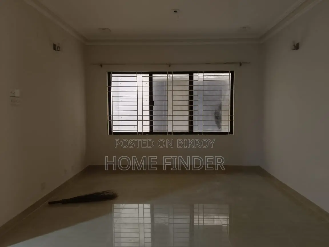 Good Quality 2400 Sqft Un-Furnished Apartment For Rent In Gulshan