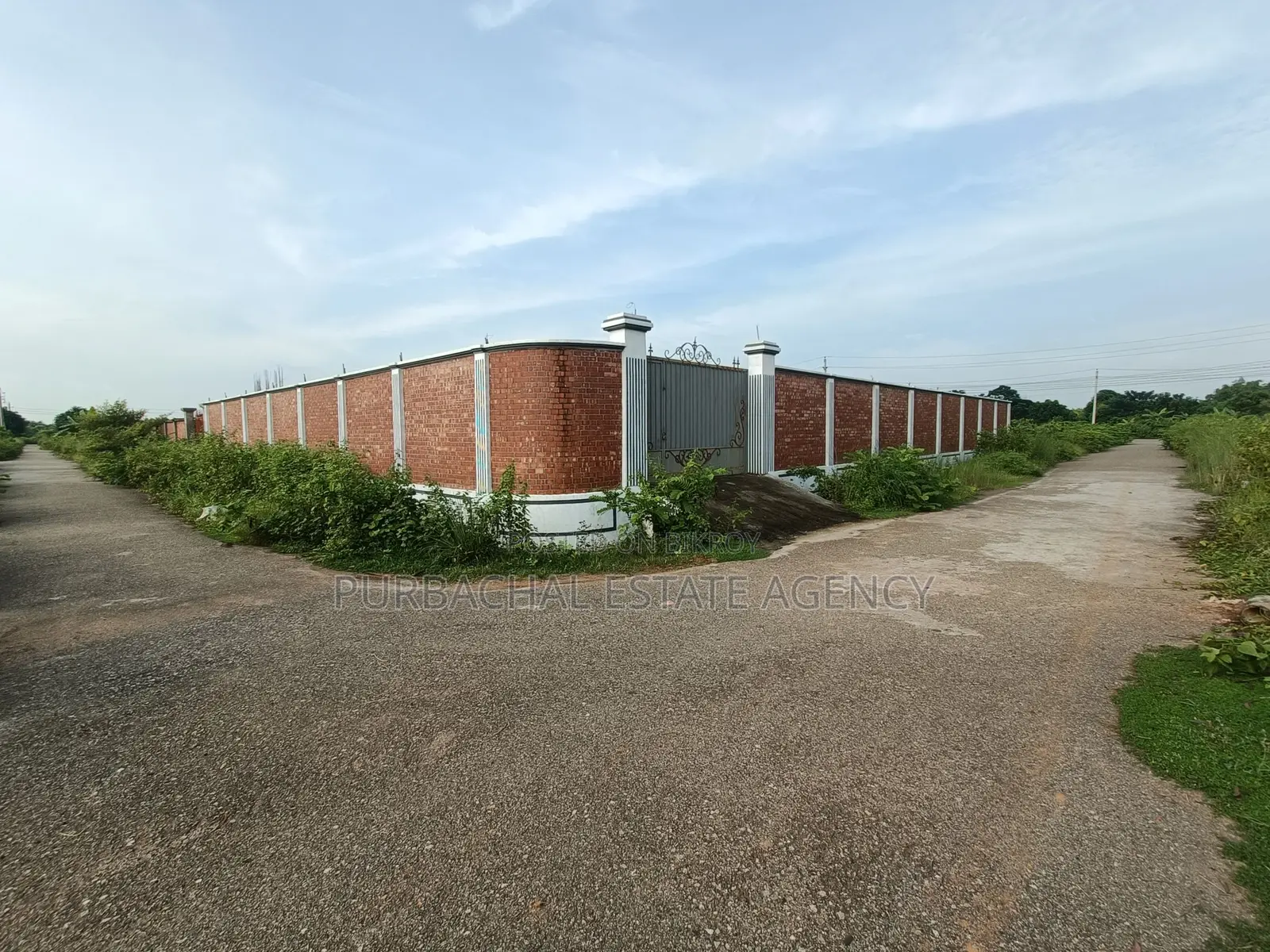সেক্টর ৯-এ উত্তর-পূর্ব কর্নার, ৩০/৪০ ফুট রাস্তার সামনে ৩ কাঠার প্লট