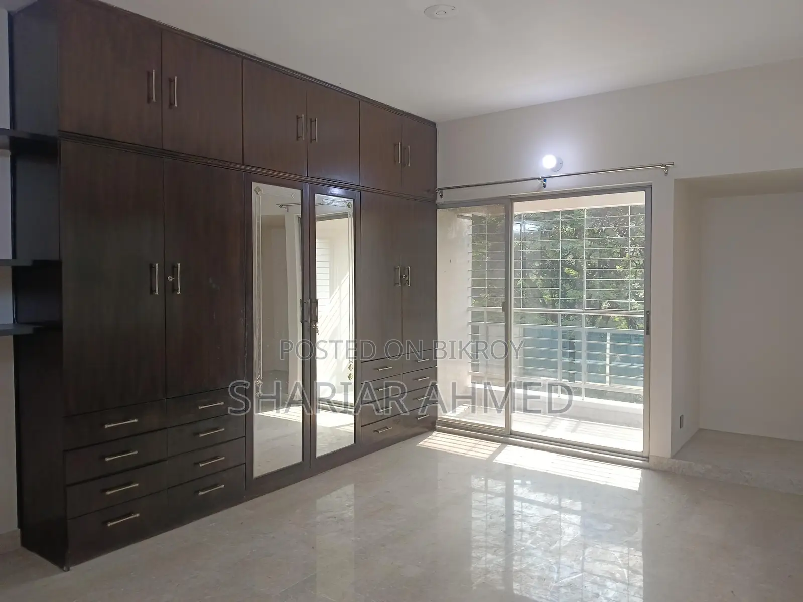 2800 Sqft 4 BED UN-FURNISHED APARTMENT FOR RENT IN GULSHAN 2