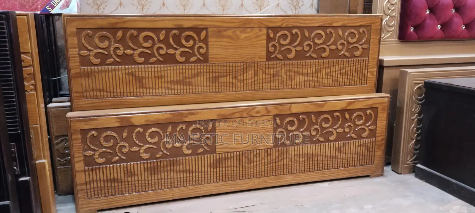 NEW BED CANADIAN OAK VENEER. M # 384