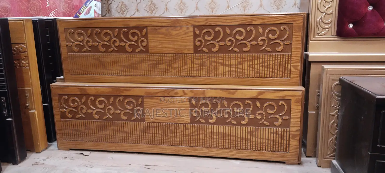 NEW BED CANADIAN OAK VENEER. M # 384