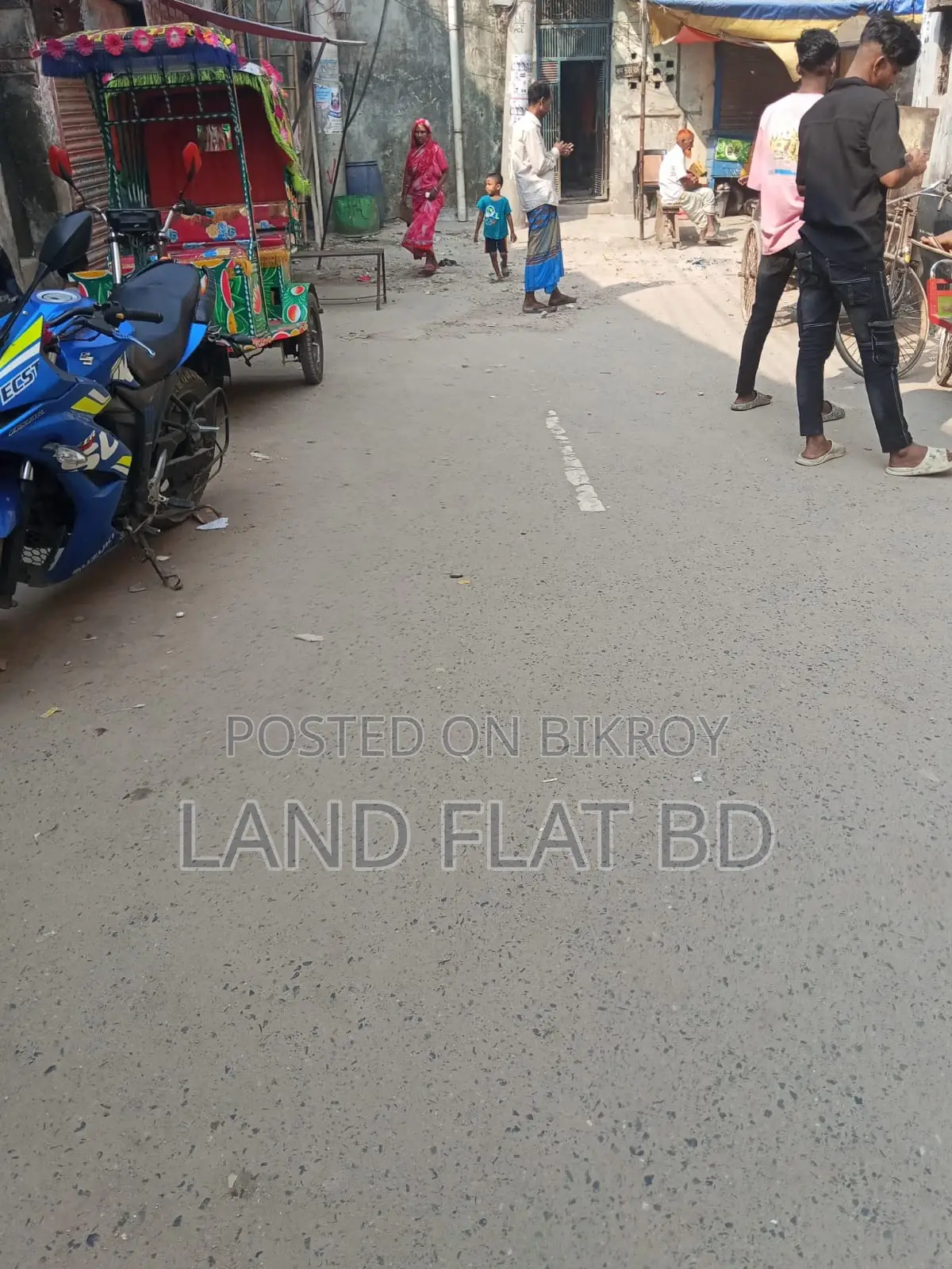 তিতাস গ্যাসের লাইন সহ @ ৭.৫ কাঠা টিনশেট বাড়ি বিক্রি হবে