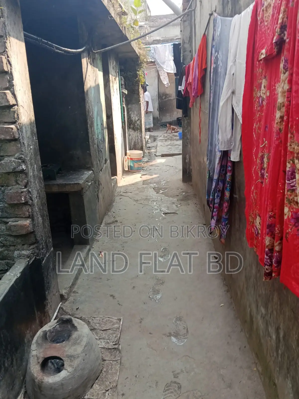তিতাস গ্যাসের লাইন সহ @ ৭.৫ কাঠা টিনশেট বাড়ি বিক্রি হবে