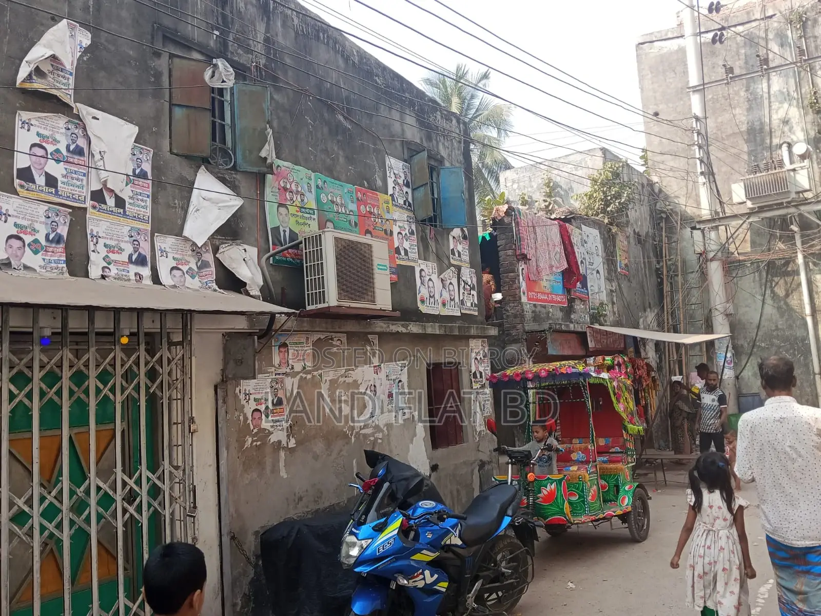 তিতাস গ্যাসের লাইন সহ @ ৭.৫ কাঠা টিনশেট বাড়ি বিক্রি হবে