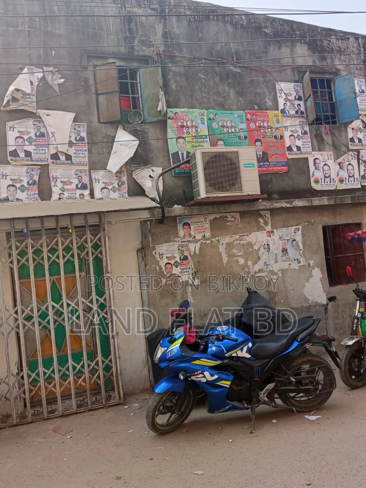 তিতাস গ্যাসের লাইন সহ @ ৭.৫ কাঠা টিনশেট বাড়ি বিক্রি হবে