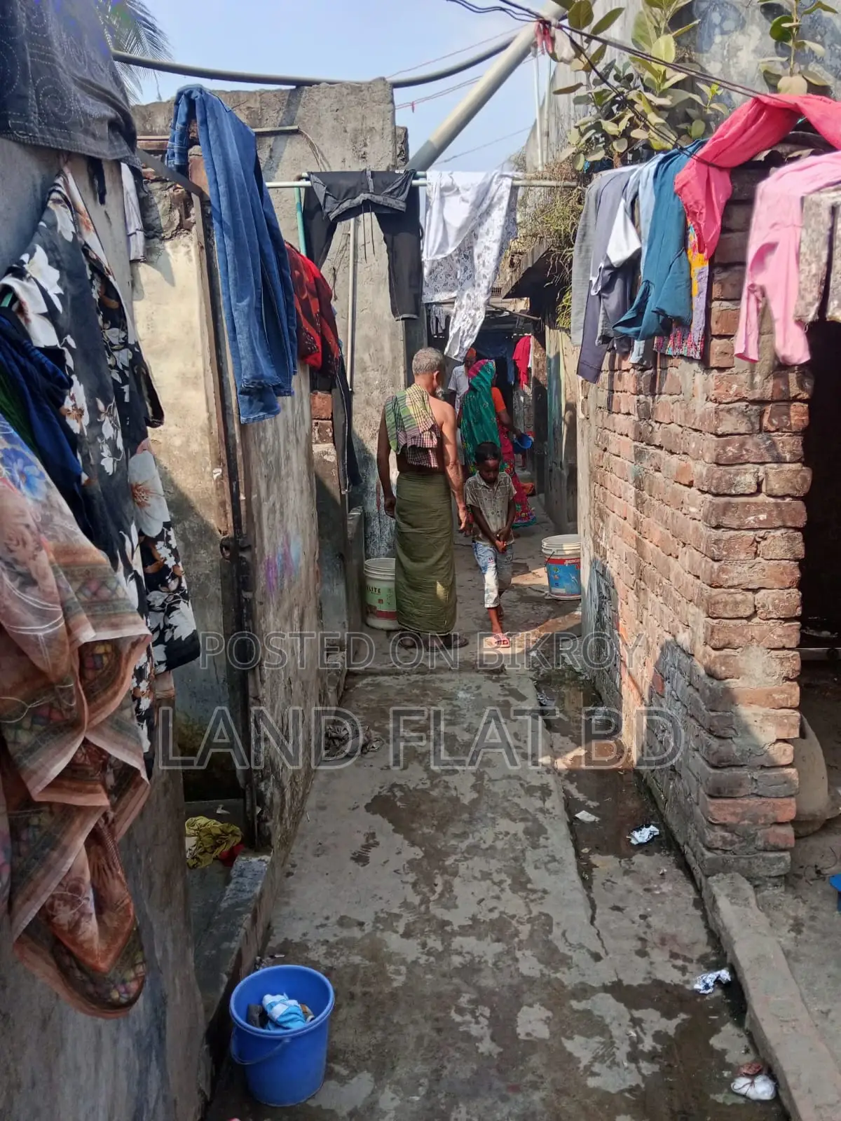 তিতাস গ্যাসের লাইন সহ @ ৭.৫ কাঠা টিনশেট বাড়ি বিক্রি হবে