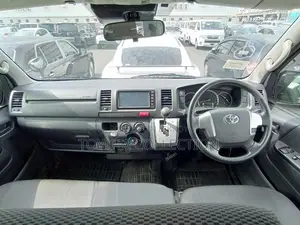 Toyota Hiace GL LED DUAL AC 2020