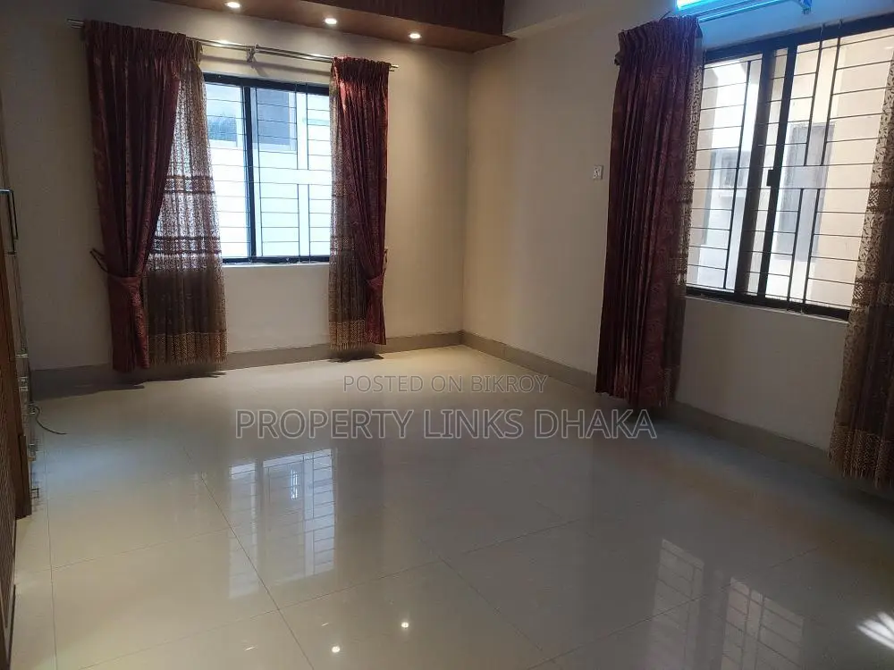 3-Bedroom, 4-Washroom, 3-Balcony Apartment with Drawing, Dining, and Parking