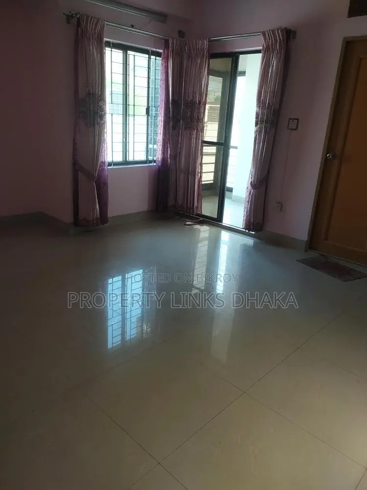 3-Bedroom, 4-Washroom, 3-Balcony Apartment with Drawing, Dining, and Parking
