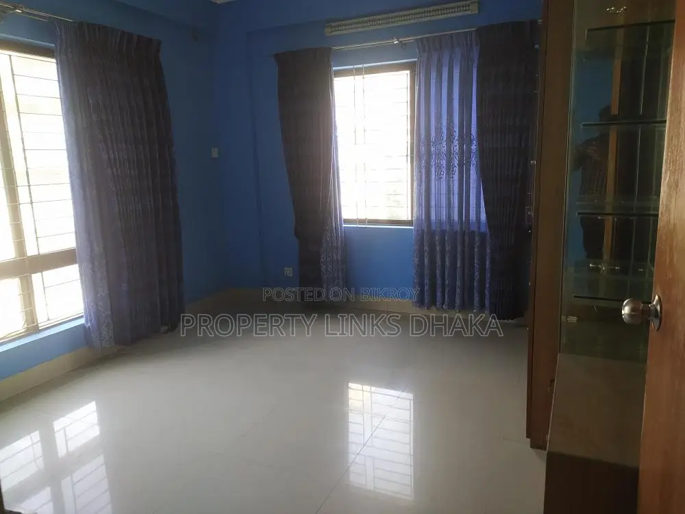 3-Bedroom, 4-Washroom, 3-Balcony Apartment with Drawing, Dining, and Parking