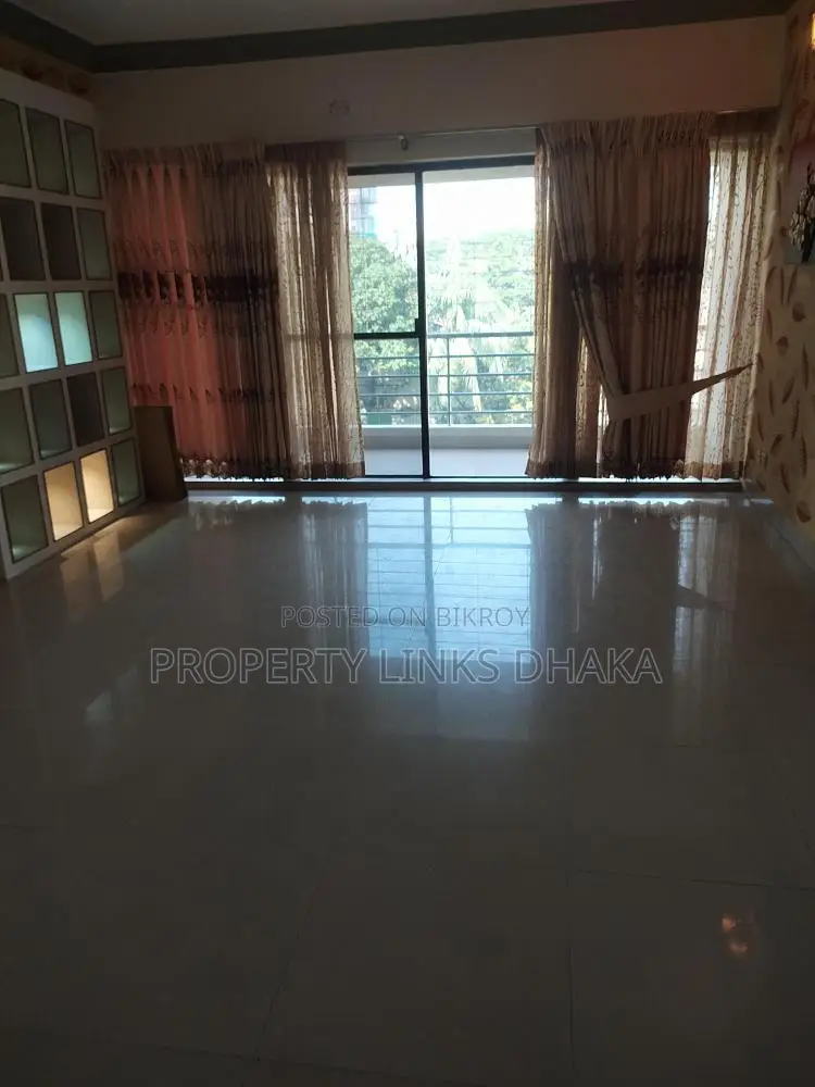3-Bedroom, 4-Washroom, 3-Balcony Apartment with Drawing, Dining, and Parking