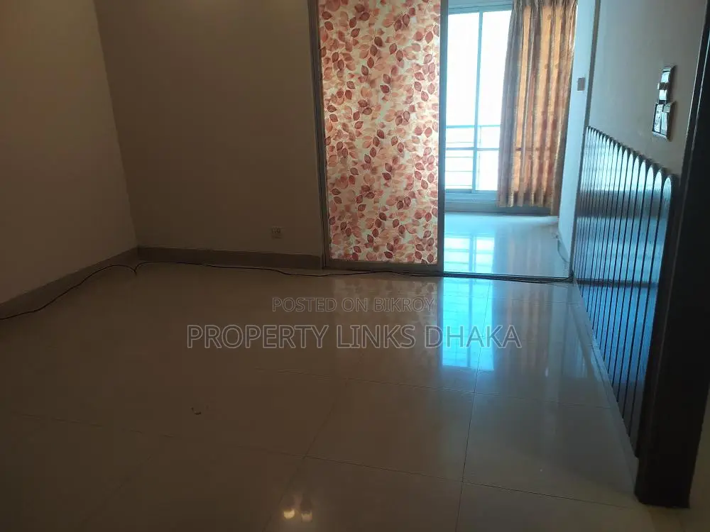 3-Bedroom, 4-Washroom, 3-Balcony Apartment with Drawing, Dining, and Parking