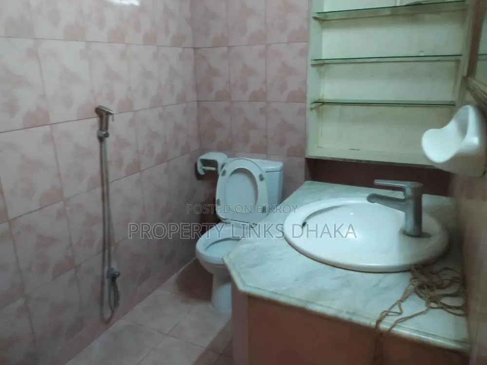 3-Bedroom, 4-Washroom, 3-Balcony Apartment with Drawing, Dining, and Parking