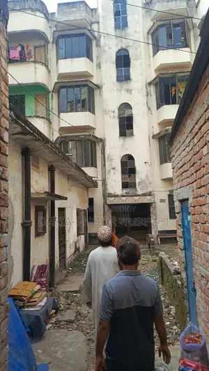 4-story old house for sale on 7.5 katha land in Nadda, near Baridhara