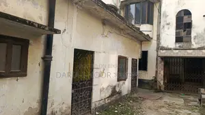 4-story old house for sale on 7.5 katha land in Nadda, near Baridhara